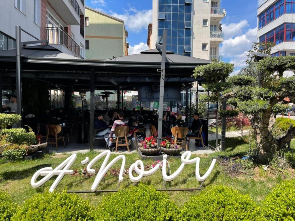 Lovely Apartment Tirana Buitenkant foto